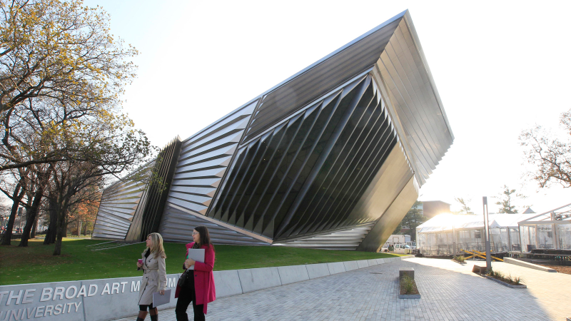 Illustration for article titled 21st Century Buildings That Look Like Alien Spaceships